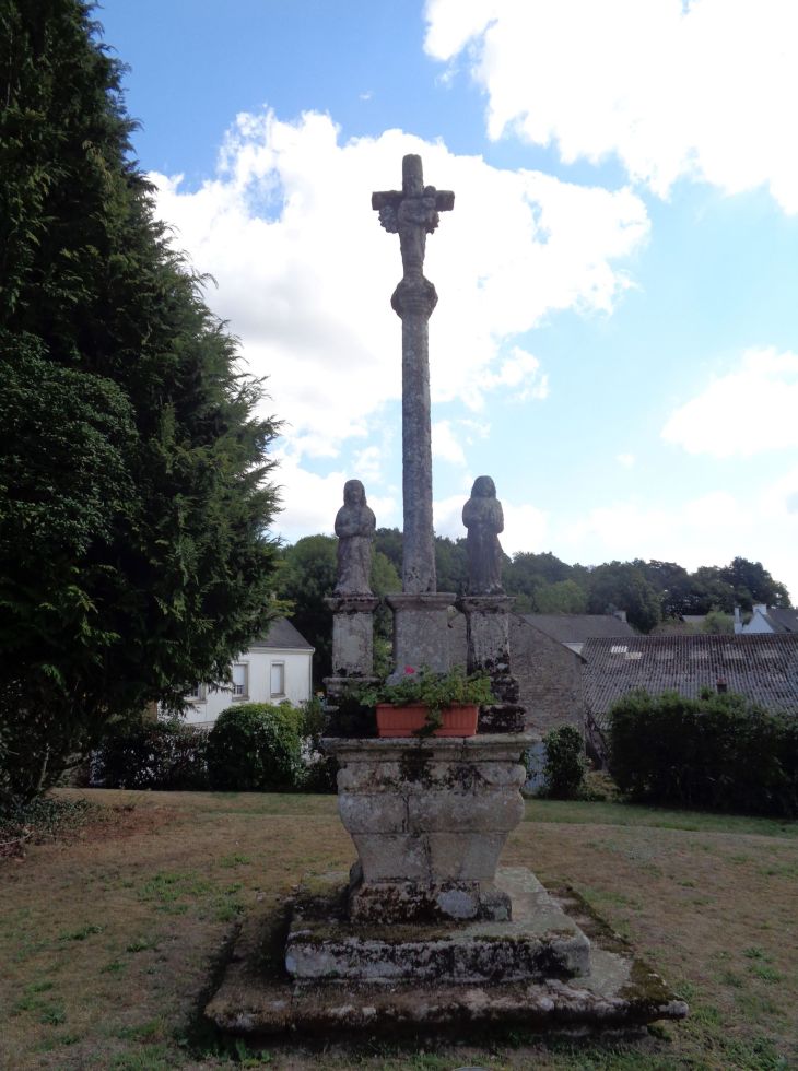 Lanvaudan calvary Christ near Ch Saint Maudez sep22