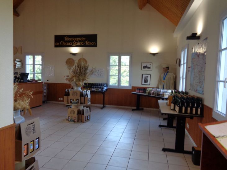 Meaux fromagerie St Faron boutique lobby sep22