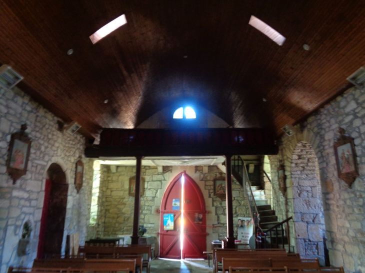 Persquen ch Saint Adrien altar to back sep22