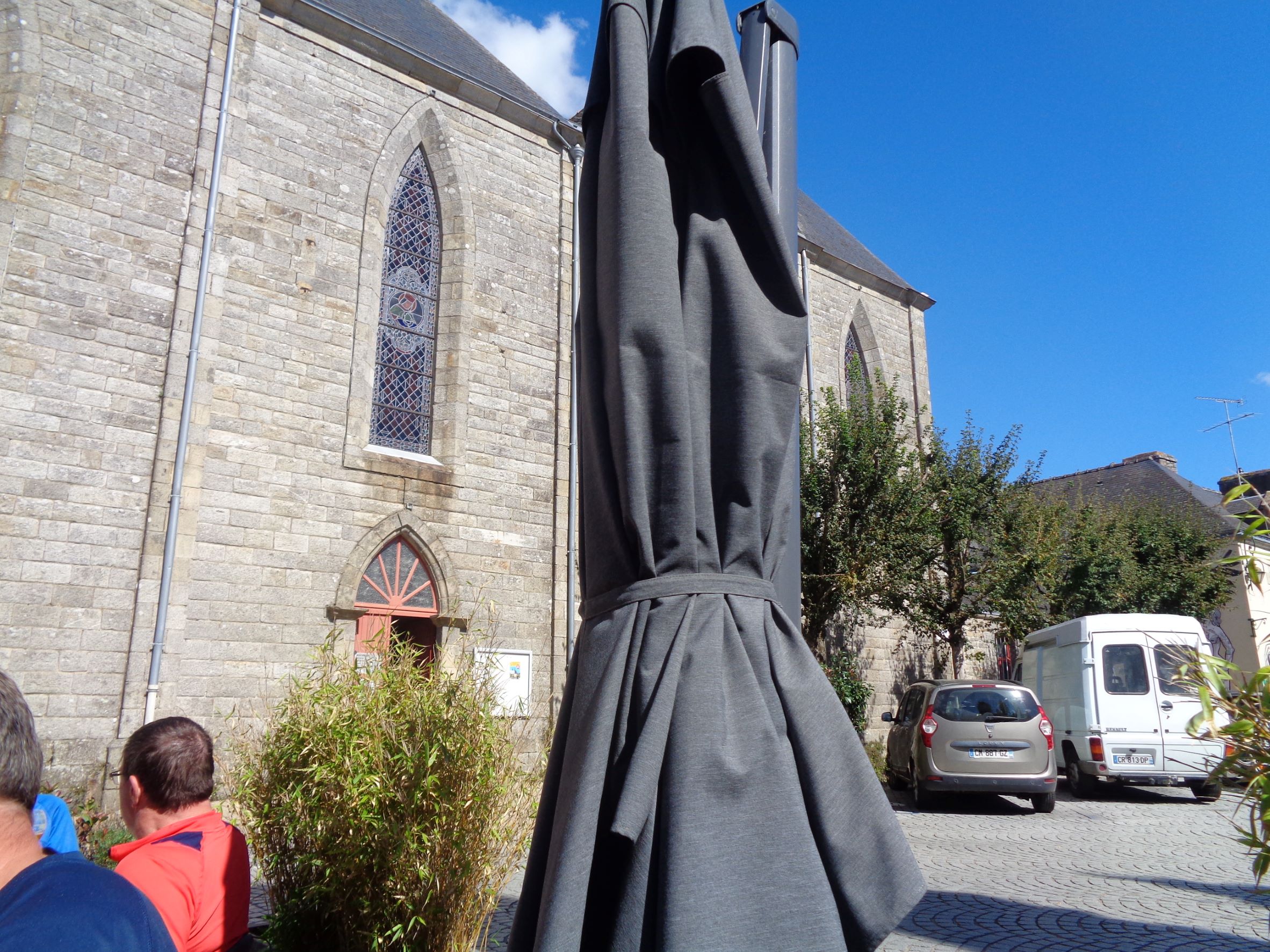 Questembert brasserie le Vincennes terrace to church sep22