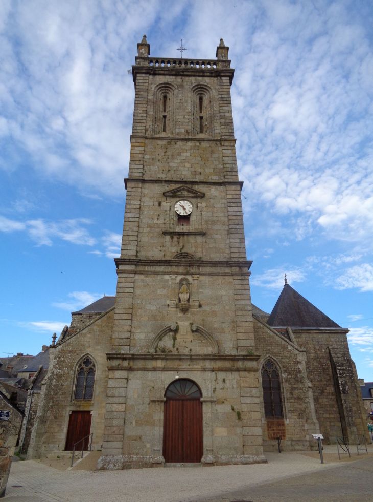 Rostrenen collegiale ch Notre Dame du Roncier front sep22