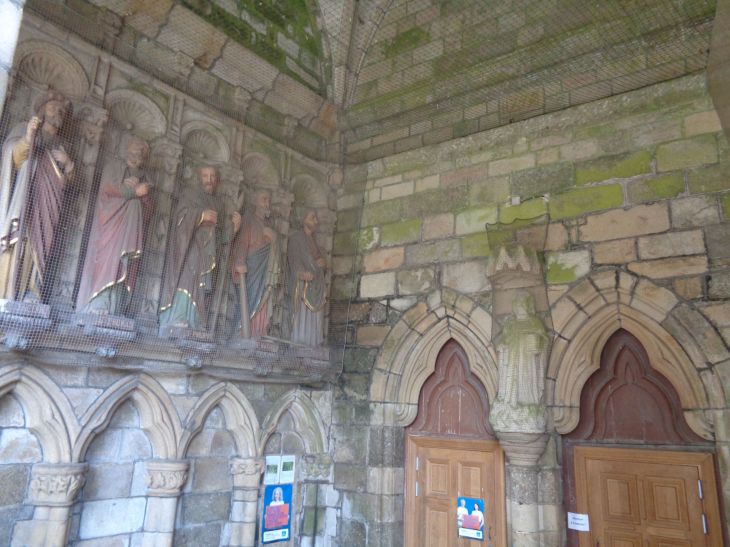 Rostrenen collegiale ch Notre Dame du Roncier porch sud sep22