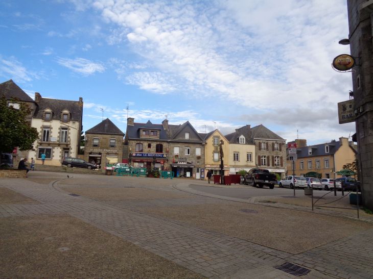 Rostrenen pl de la republique sep22