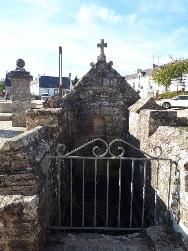 Saint Avé Chapelle ND du Loc fontaine sep22