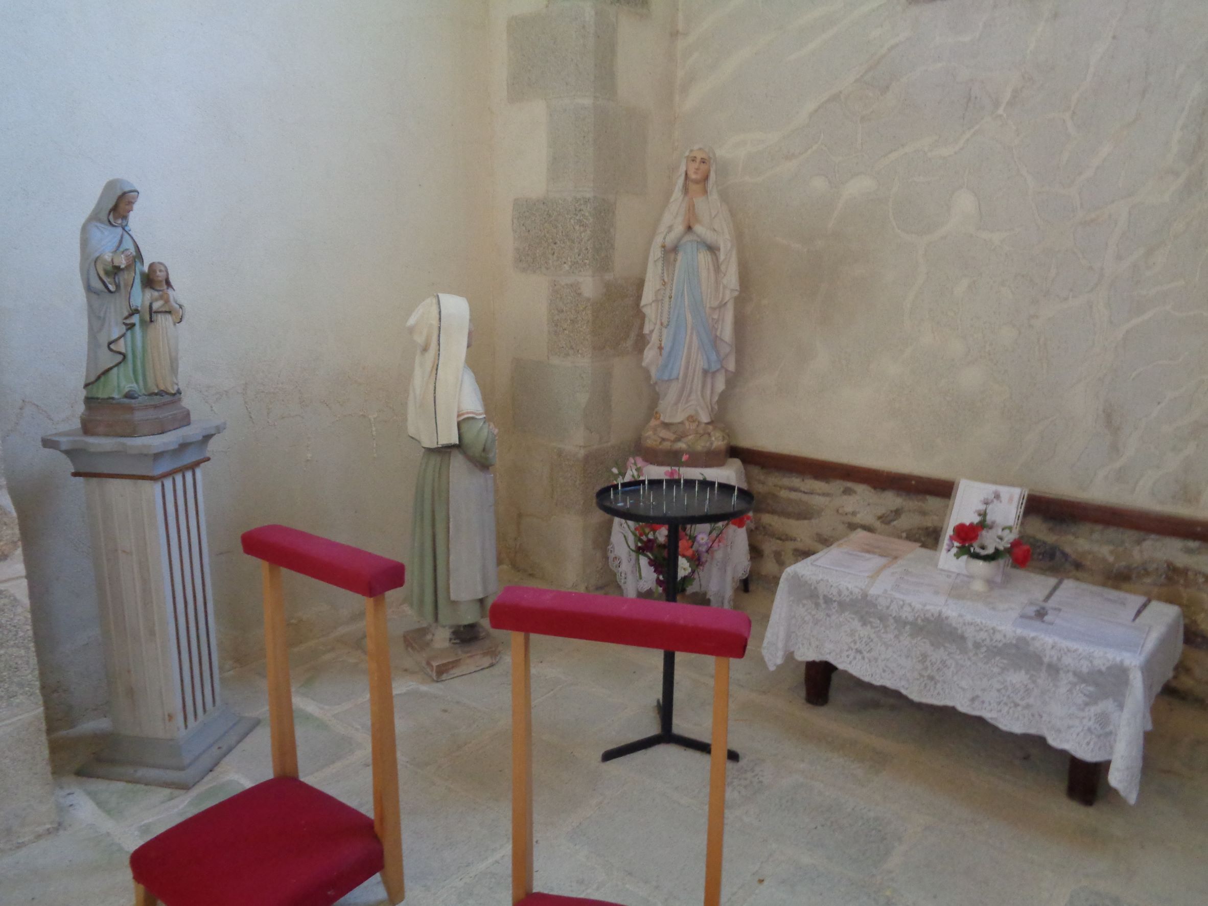 Saint Gravé ch St Denis chapel virgin praying sep22