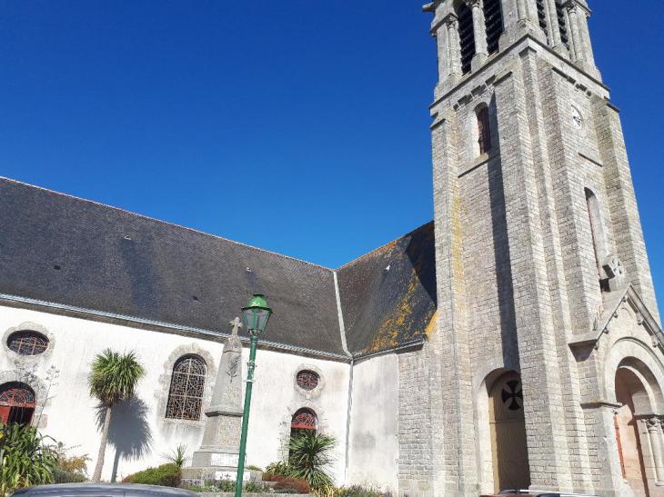 Surzur Ch Saint Symphorien side left sep22