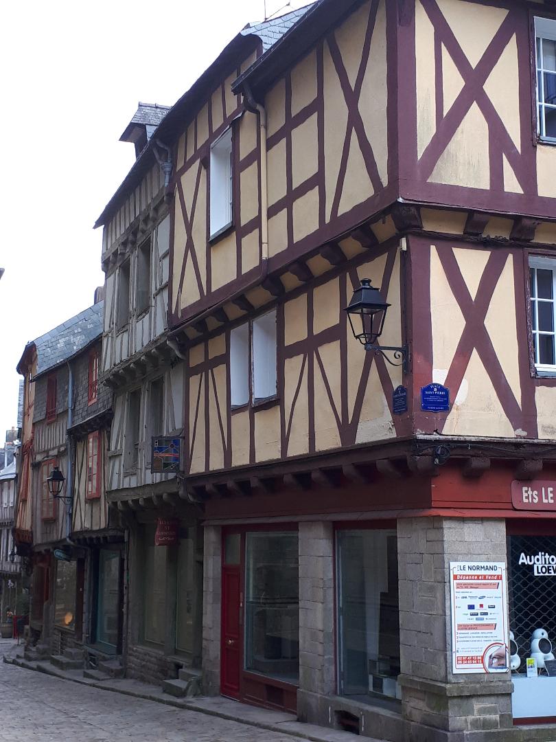 Vannes Pl St Pierre cor mar21