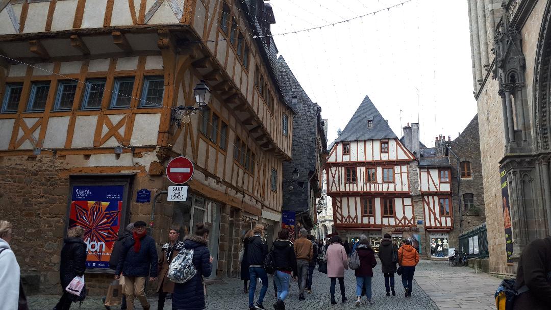 vannes pl St Pierre maisons cat right dec19