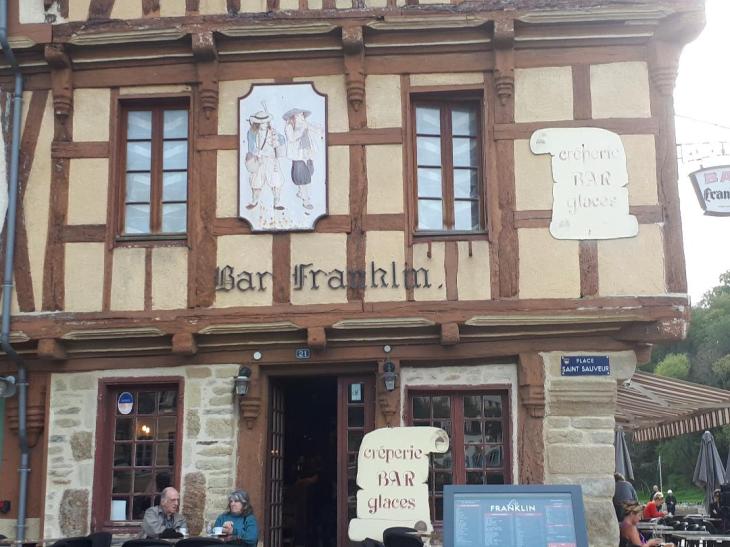 Auray St Goustan Bar Franklin pl St Sauveur oct22