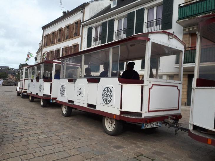 Auray St Goustan petit train quai Franklin oct22