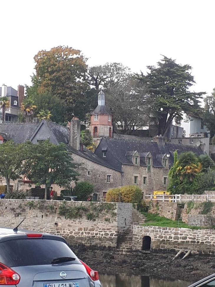 Auray St Goustan Venelle du Foresto tower house oct22