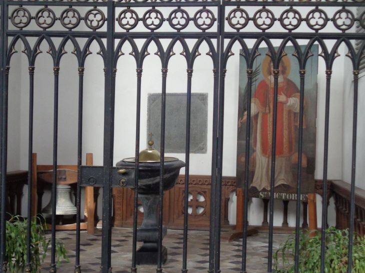 Chateaubriant ch Saint Jean de Bére chapel baptismal font oct22