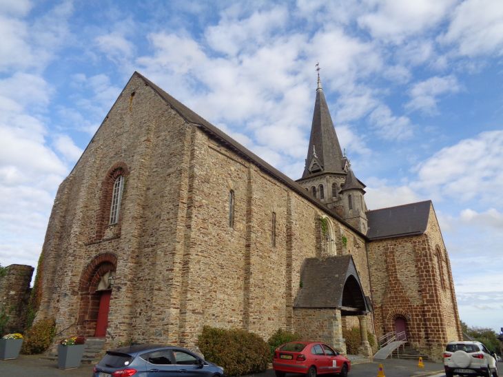 Chateaubriant ch Saint Jean de Bére side front oct22