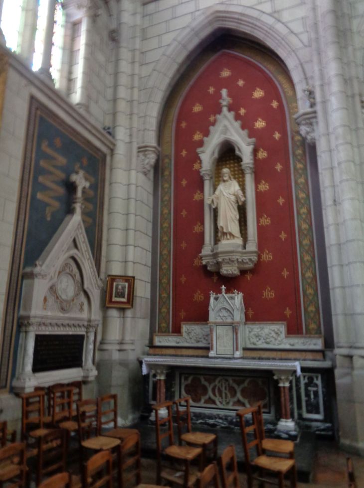 Chateaubriant ch Saint Nicolas chapel resurrection entr left oct22