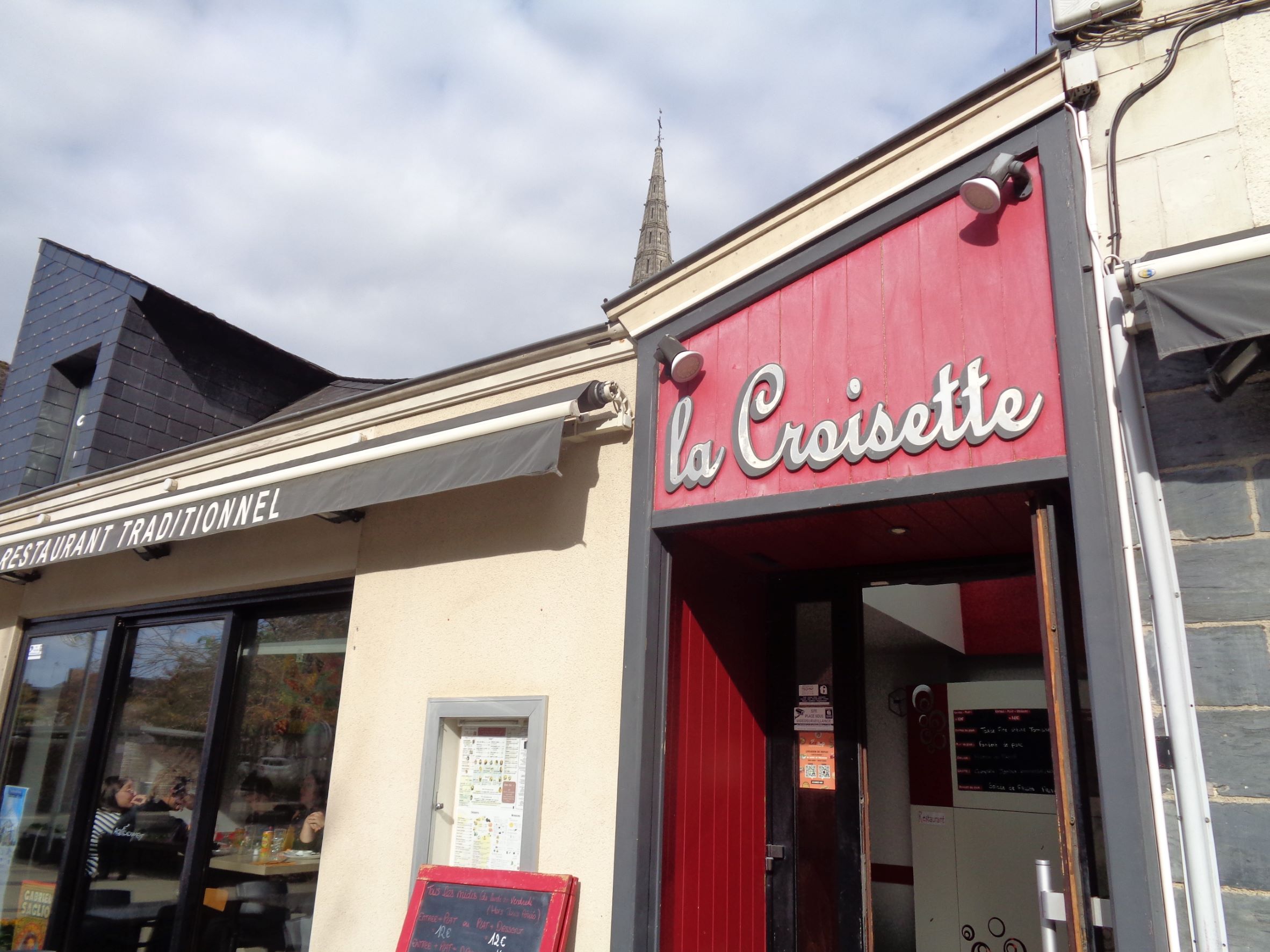 Chateaubriant La Croisette resto front oct22