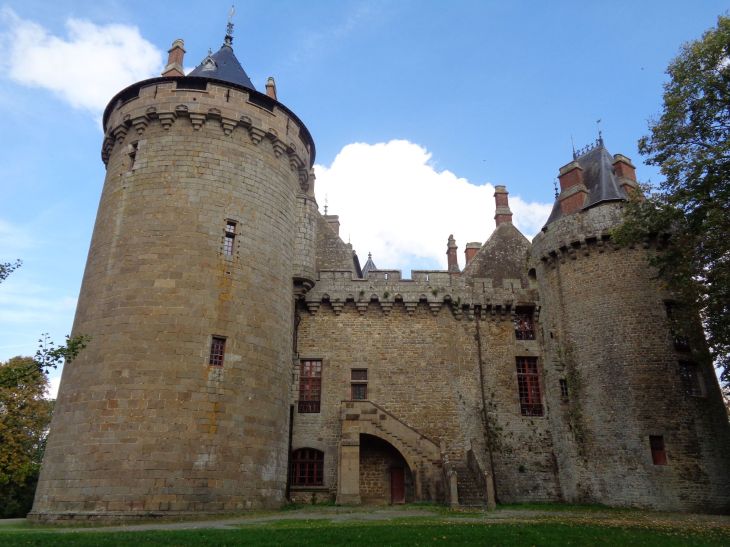 Combourg castle back and towers oct22