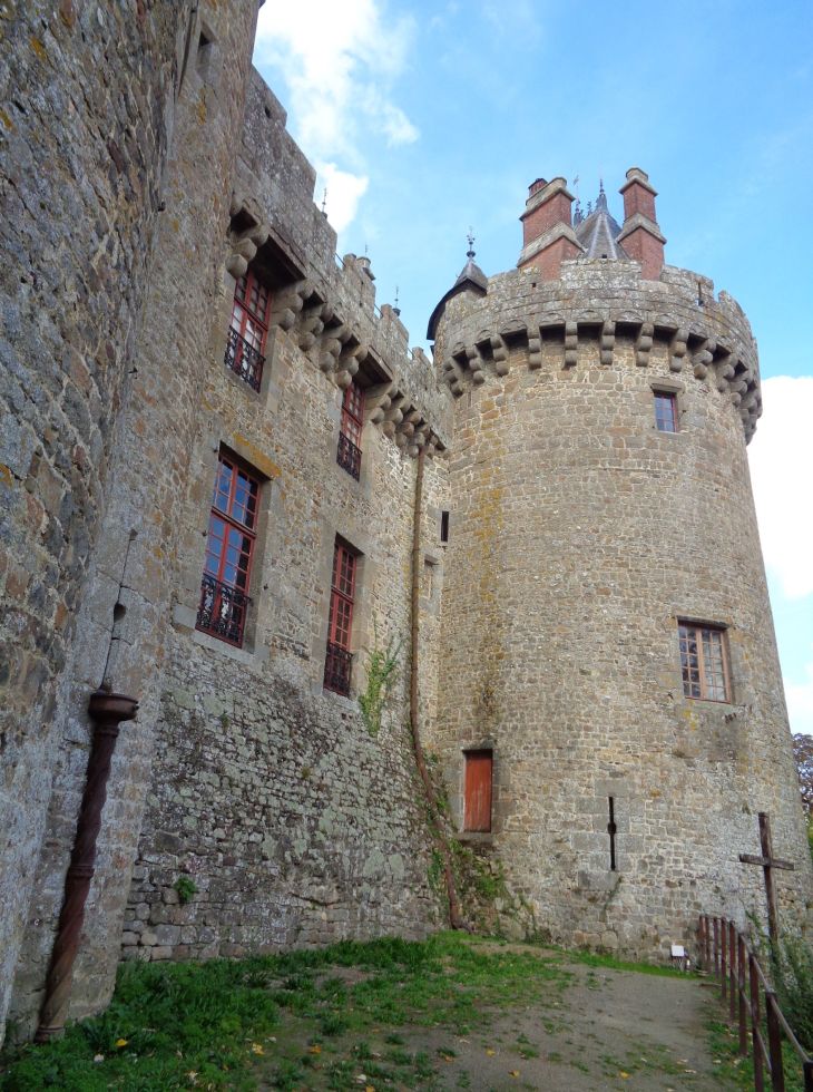 Combourg castle tower back 12C oct22