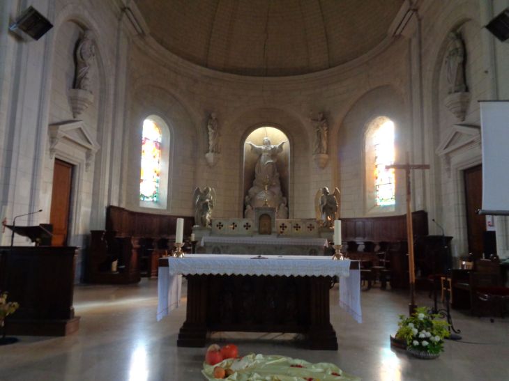 Derval ch Saint Pierre Saint Paul altar oct22