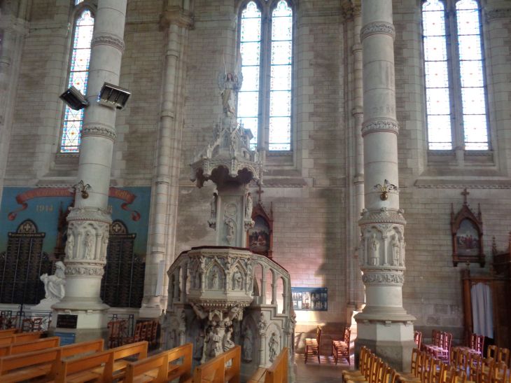 Guémené Penfao ch Sainte Anne nave pulpit oct22