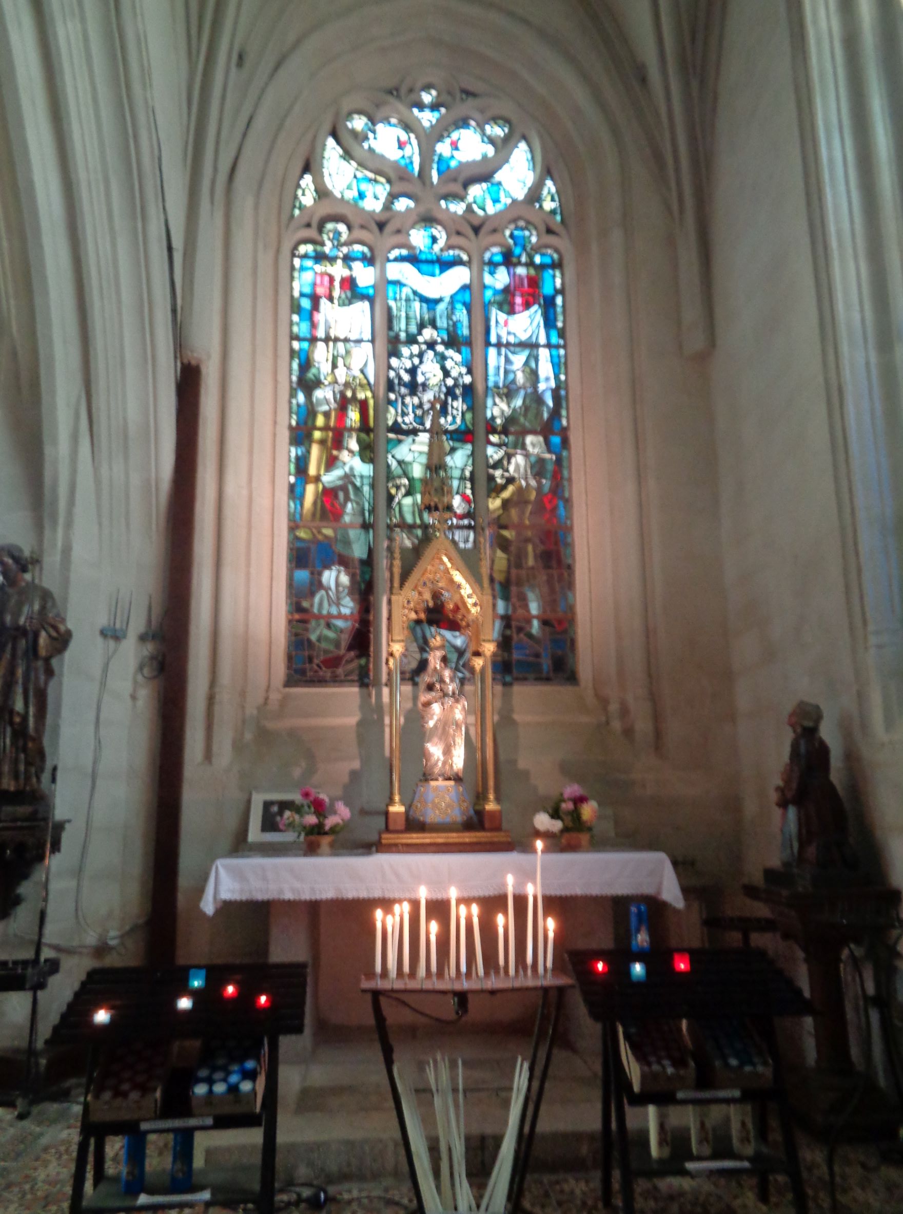 Hennebont ch Notre Dame du Paradis chapel virgin et child oct22