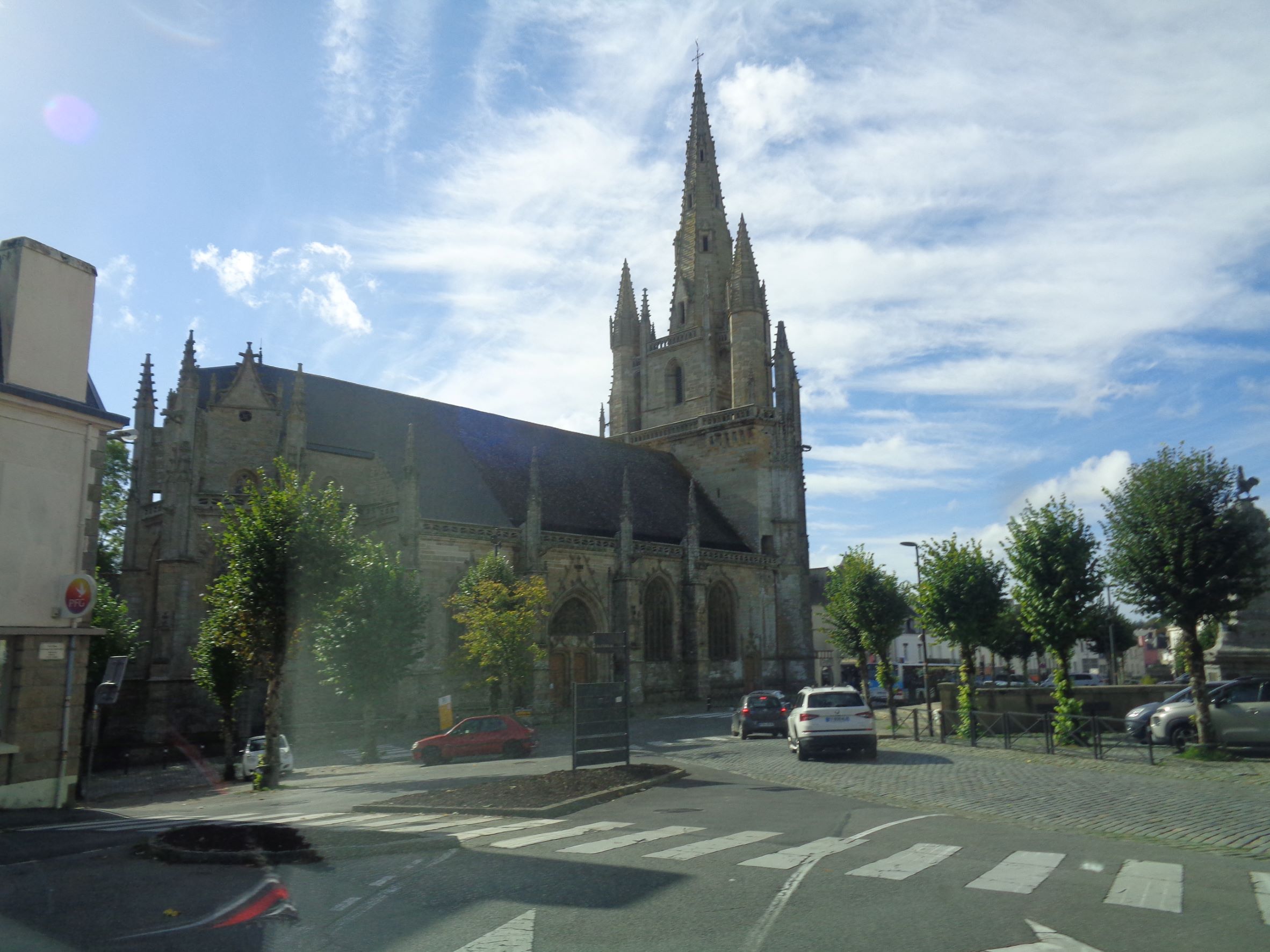 Hennebont ch Notre Dame du Paradis side far oct22