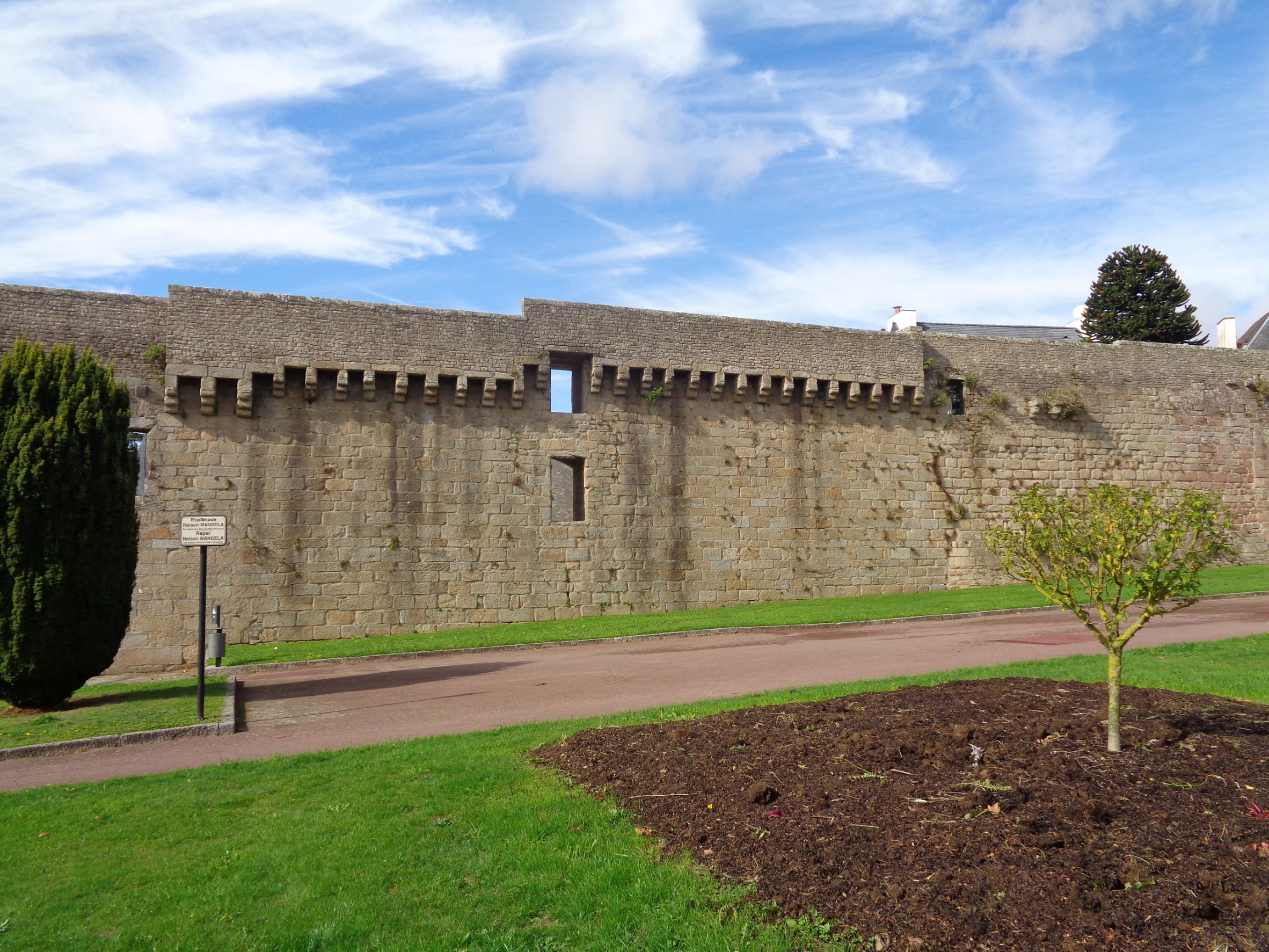 Hennebont fortified ramparts oct22