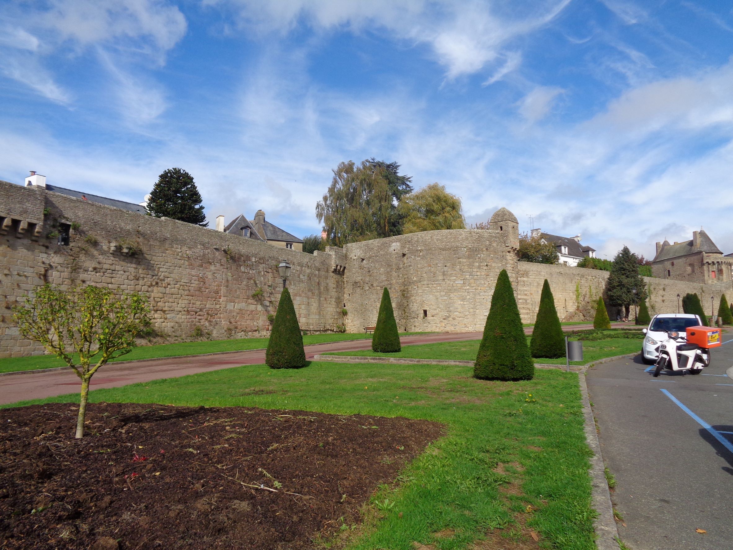 Hennebont ramparts fortified to Porte Broërec’h oct22