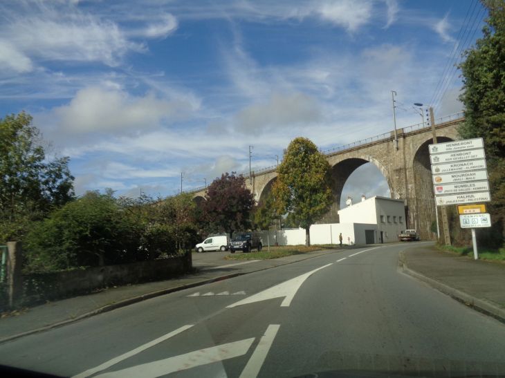 Hennebont viaduc entr to town oct22