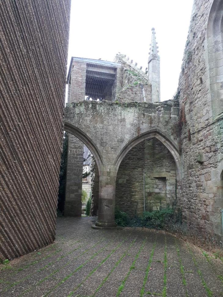 Locmine ch Saint-Sauveur or Saint-Colomban stair bells ext oct22