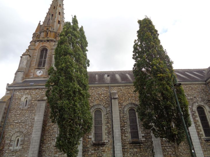Lusanger ch Saint Jean side belltower oct22