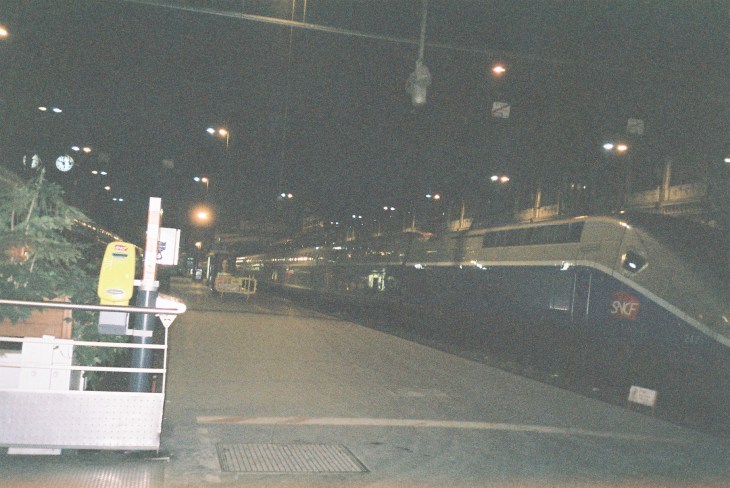 Paris gare de lyon TGV arriving mar10