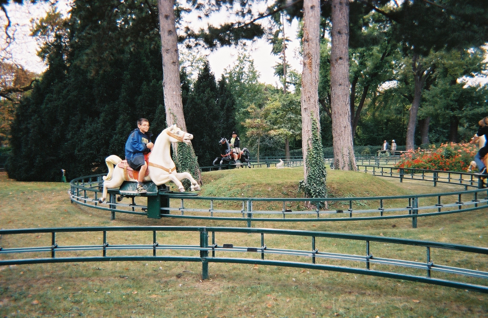 Paris jardin d'acclimatation horse ride XF oct05