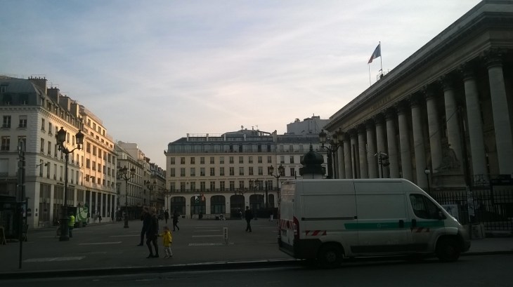 paris palais brongniart front parvis sep16