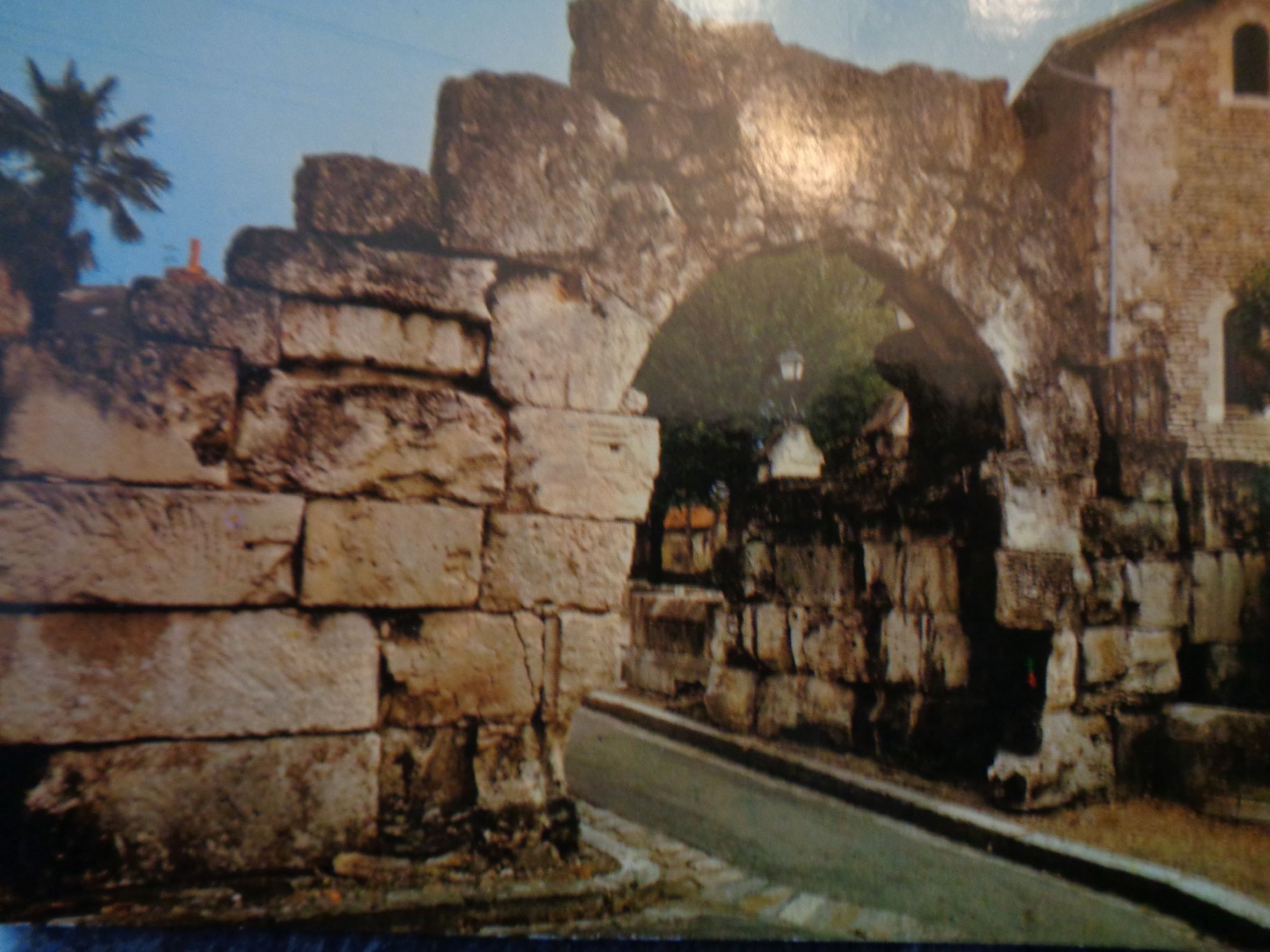 Perigueux porte normandie arc romain c2004