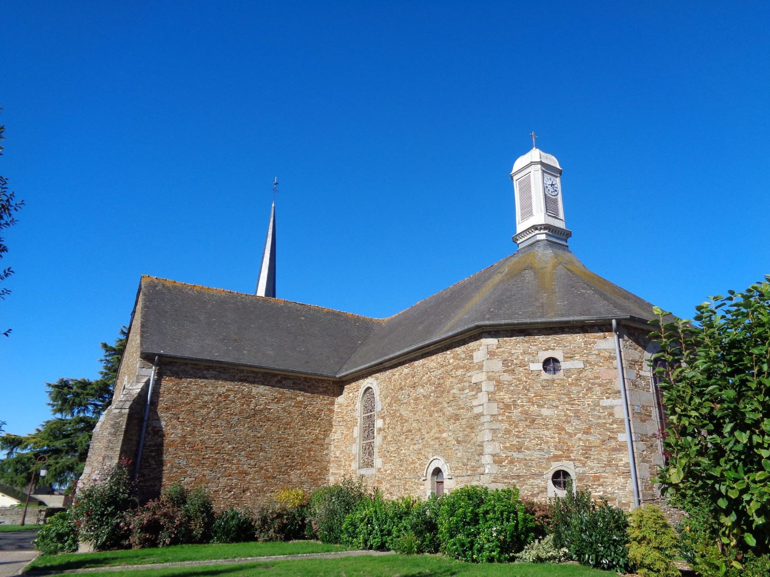 pleugueneuc-ch-saint-etienne-back-oct22