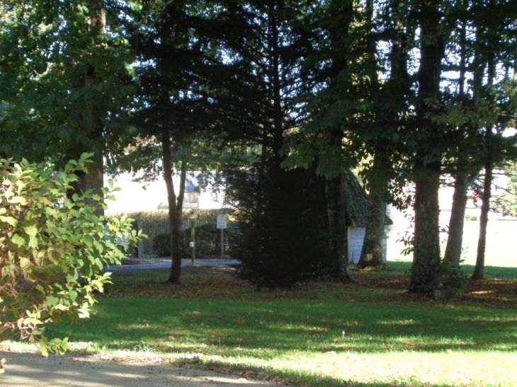 Pleugueneuc Parc Zoologique et Château de la Bourbansais castle back oct22