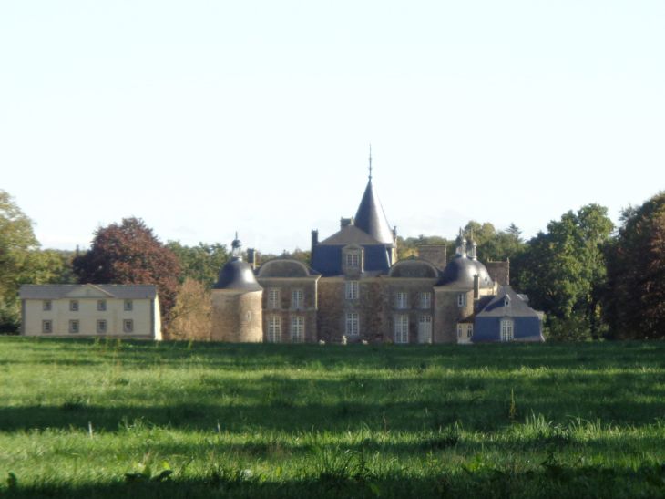 Pleugueneuc Parc Zoologique et Château de la Bourbansais castle front oct22