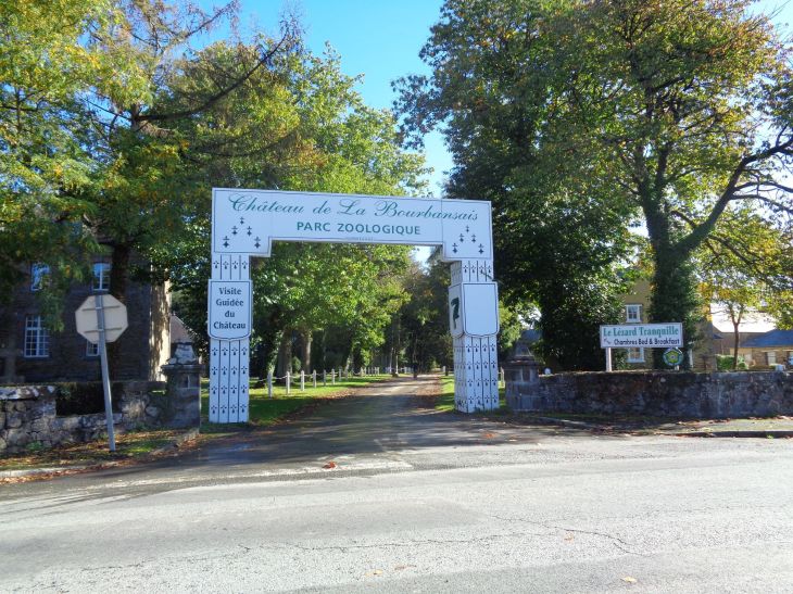 Pleugueneuc Parc Zoologique et Château de la Bourbansais main entr oct22