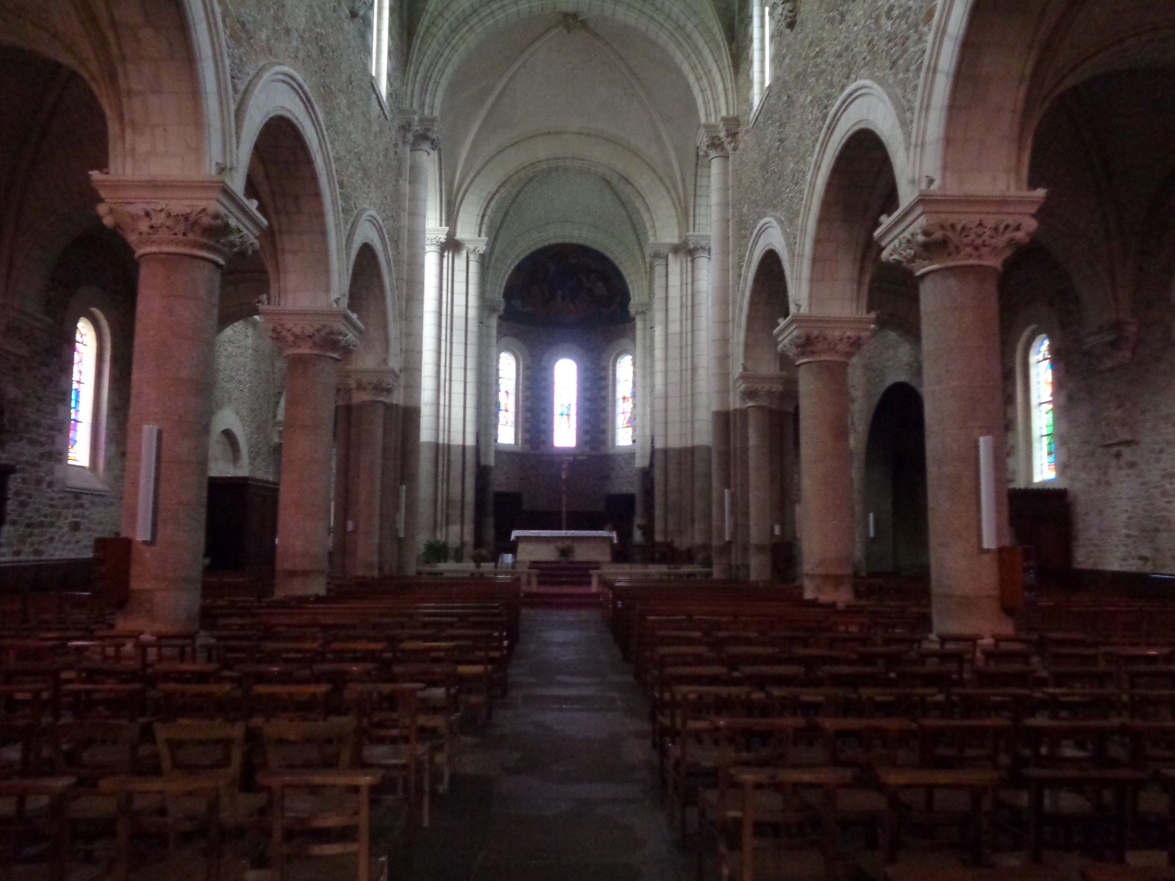 PontChâteau ch Saint Guillaume nave to altar oct22