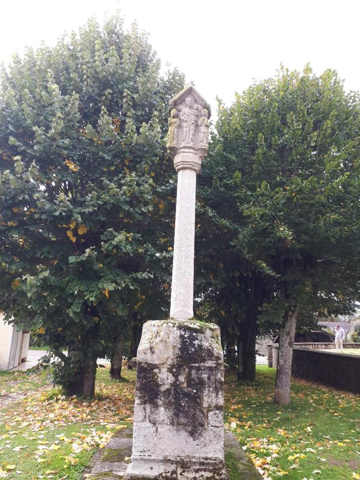 Rumengol calvary by church oct22