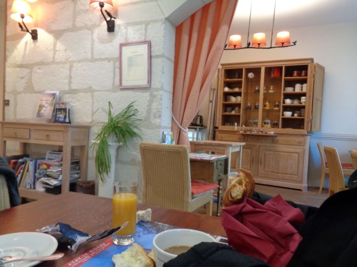 Chinon belle epoque hotel breakfast area nov22