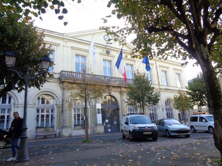 Chinon Hôtel de Ville Pl. du Général de Gaulle nov22
