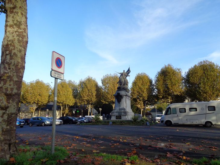 Chinon Jeanne d'Arc statue Pl. Jeanne d'Arc nov22