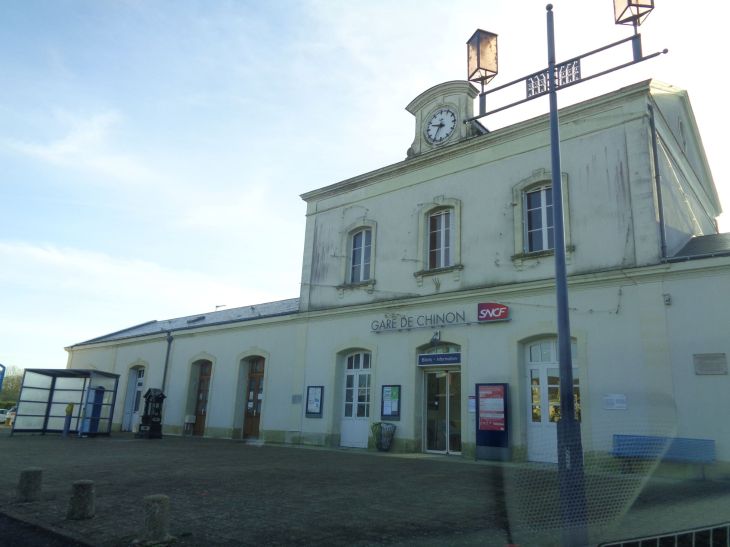 Chinon train station gare daytime nov22