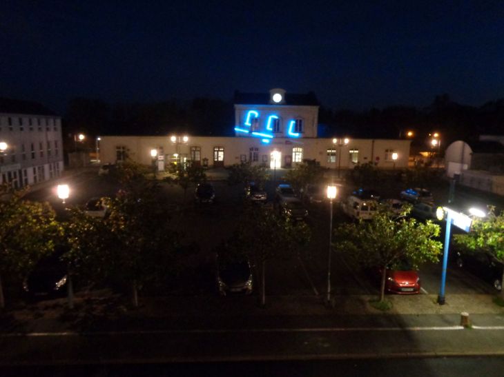Chinon train station gare night nov22