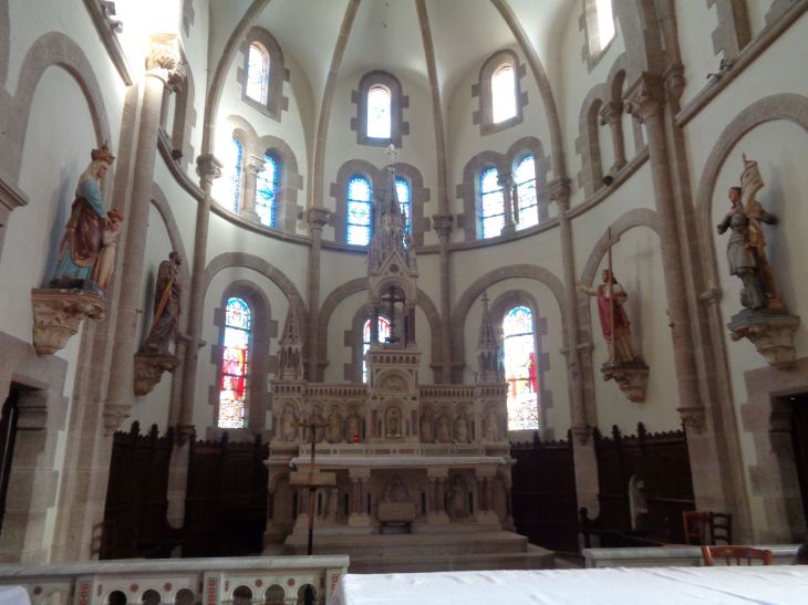 Crédin ch Saint Pierre et Saint-Paul altar wide nov22