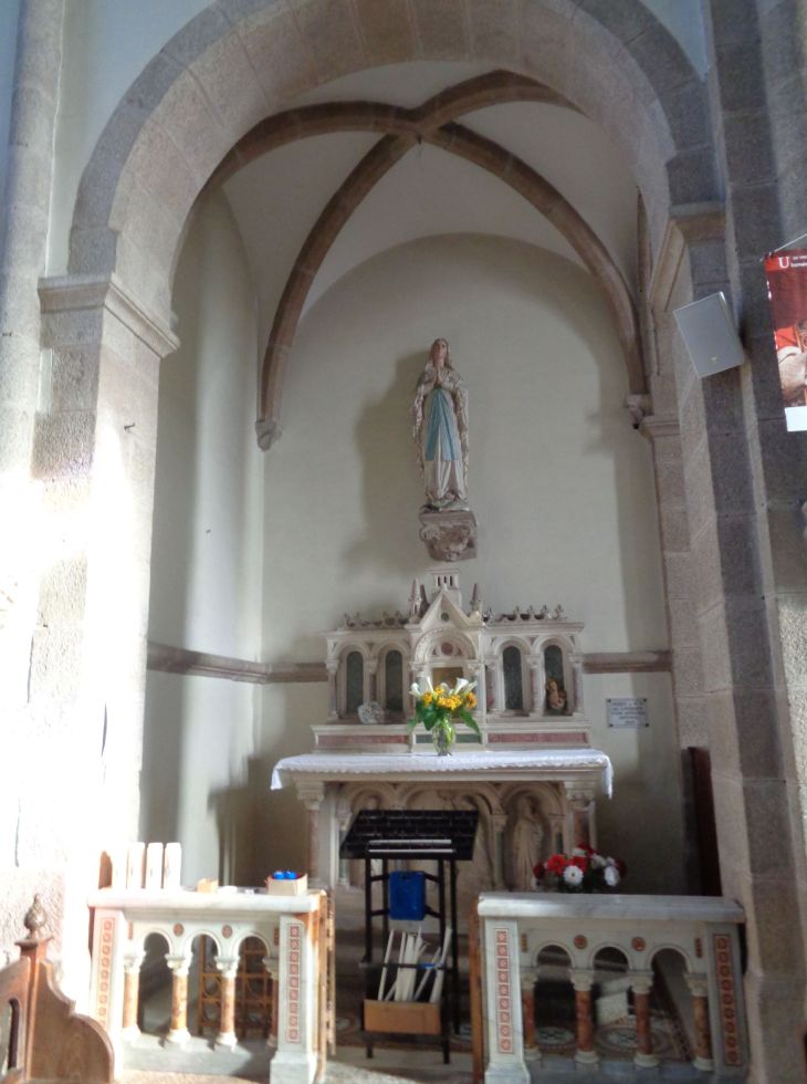 Crédin ch Saint Pierre et Saint-Paul chapel left nov22