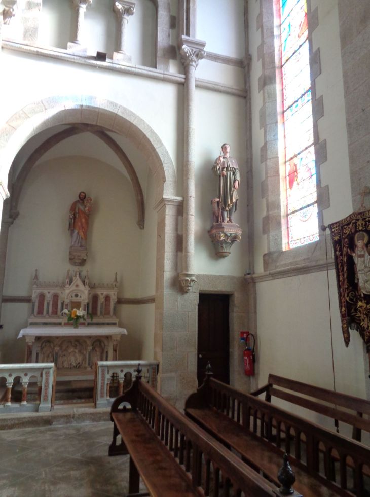 Crédin ch Saint Pierre et Saint-Paul chapel right nov22