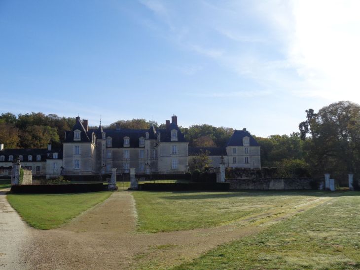 Gizeux chateau Gizeux side right nov22