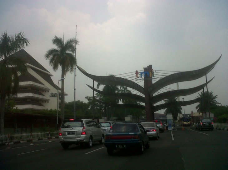 indo-jakarta-tmi-park-arriving-entrance-oct13